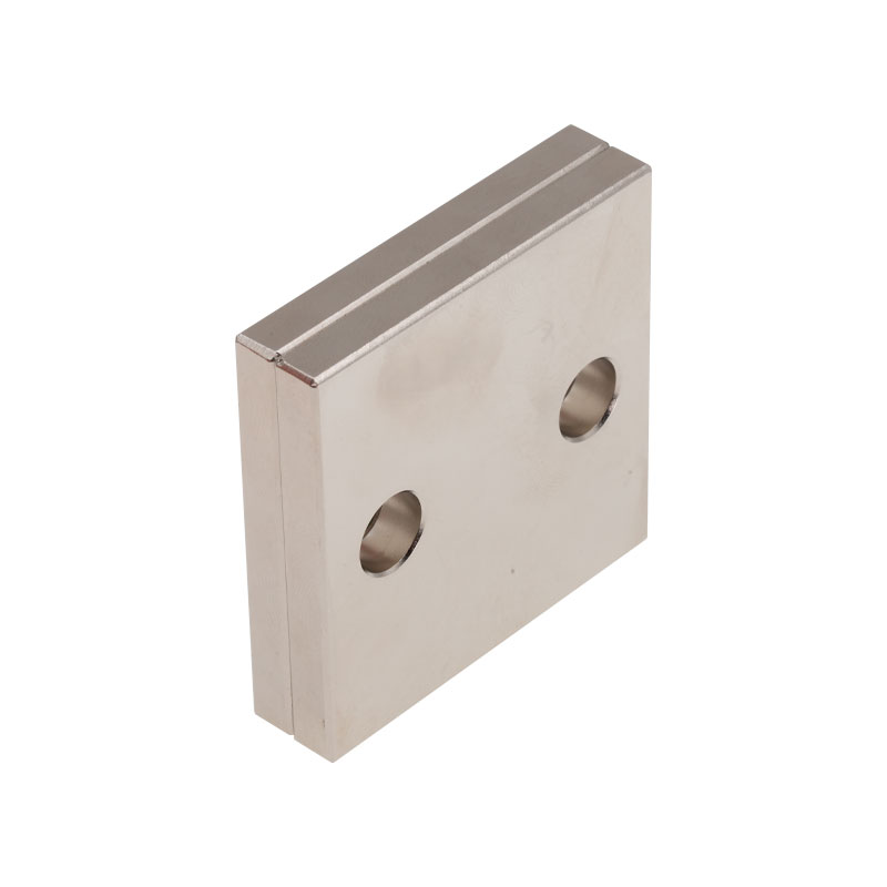 Maighnéad gineadóir gaoithe-tiomáinte