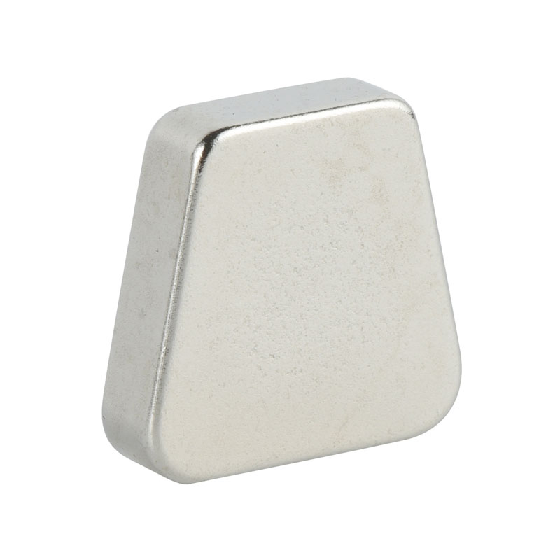 Maighnéad luchtaithe gan sreang