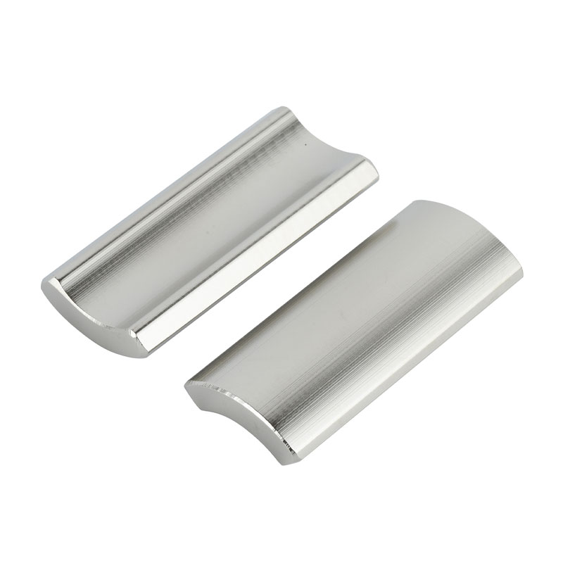 Maighnéad mótair sioncrónach